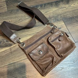 Root Villager leather crossbody